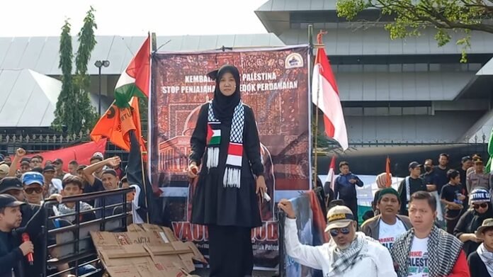 Zainab Syahida salah satu orator perempuan dalam Demo Al Quds 2026, Jumat (13/3/2026)