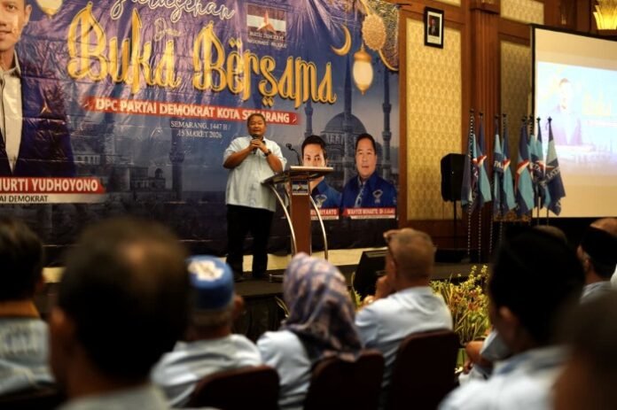 Ketua DPC Partai Demokrat Kota Semarang, Wahyoe Winarto memberikan sambutan pada acara Sarasehan dan Buka Puasa Bersama.