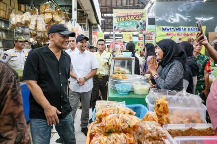 Gubernur Jateng Ahmad Luthfi ketika meninjau Pasar Gede Solo