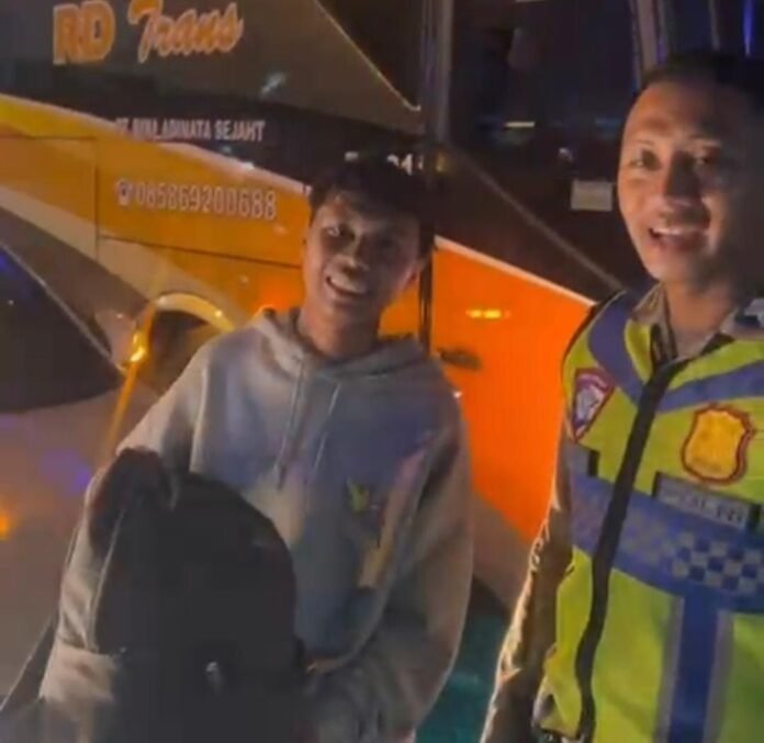 Polisi berikan tas pemudik yang hilang