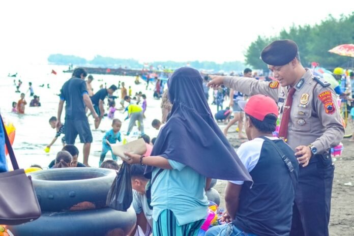 Wisata Pantai Tegal ramai pengunjung