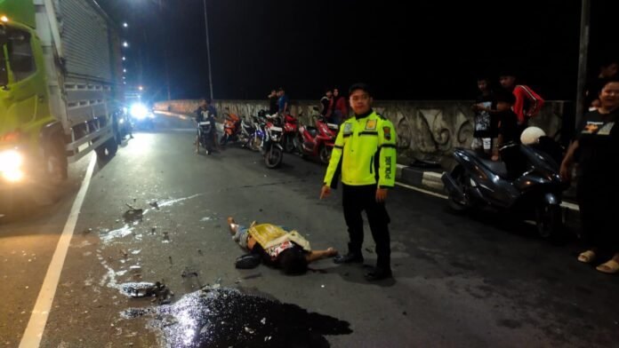 Kecelakaan lalu lintas maut terjadi di Flyover Ganefo, Desa Kembangarum, Kecamatan Mranggen, Kabupaten Demak, Rabu (1/4/2026). (Foto : Sam)