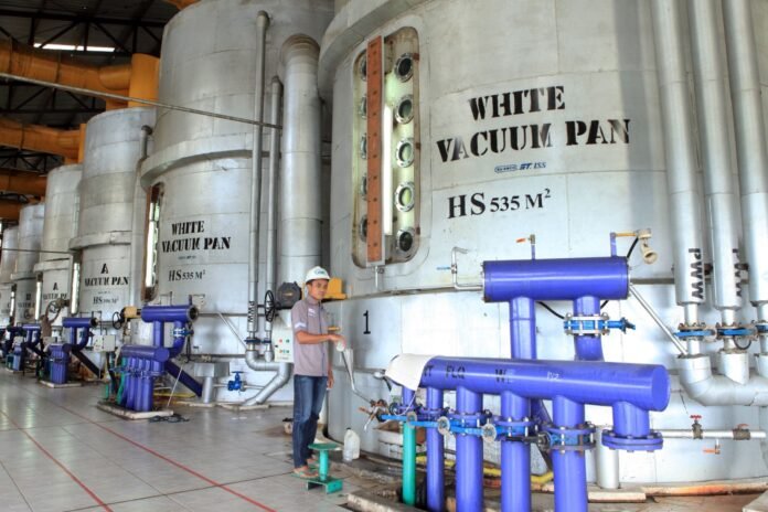Penyaluran hasil panen tebu masyarakat ke pabrik gula (PG) milik PT Sinergi Gula Nusantara (SGN) atau anak perusahaan PT Perkebunan Nusantara (PTPN) yang tersebar di wilayah Jawa Tengah. (Foto : Dok Bulog)