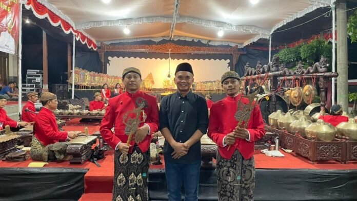 Ketua DPRD Jateng Sumanto mendapatkan gelar kehormatan sebagai 