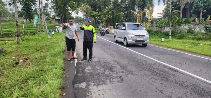 Unit Gakkum Sat Lantas Polres Karanganyar saat melakukan olah TKP. (Foto : Dokumen Gakkum)