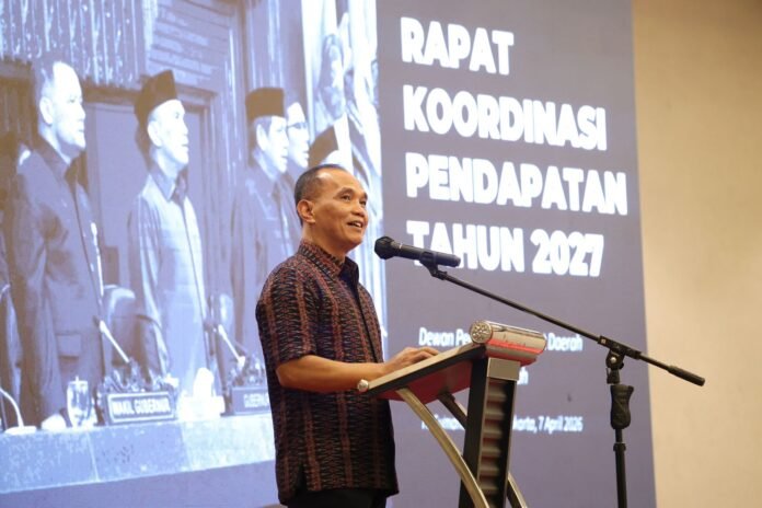 Ketua DPRD Jateng Sumanto saat membuka Rapat Koordinasi (Rakor) Pendapatan Tahun 2027 di Surakarta, Selasa, 7 April 2027. (Foto : Dok DPRD Jateng)