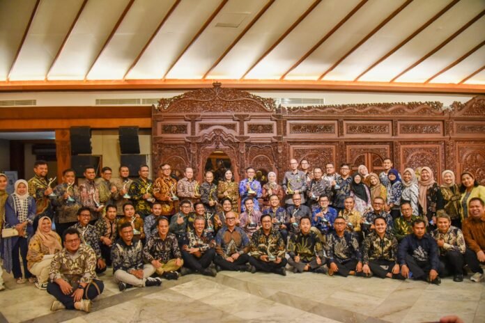 PT PLN Indonesia Power UBP Semarang berhasil meraih penghargaan PROPER Hijau dari Kementerian Lingkungan Hidup dan Kehutanan (KLHK). (Foto : Dok PLN)