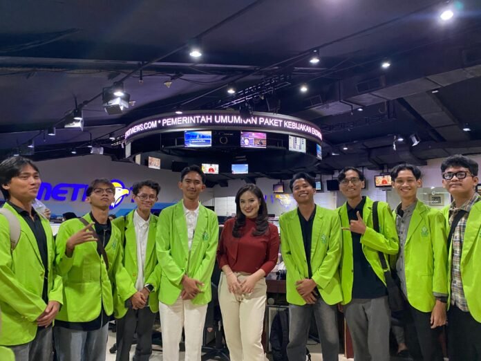 Mahasiswa UIN Walisongo terjun langsung melaksanakan Kunjungan Kerja Lapangan (KKL) ke kantor Metro TV pada Rabu (8/4/2026). (Foto : Dok UIN Walisongo)