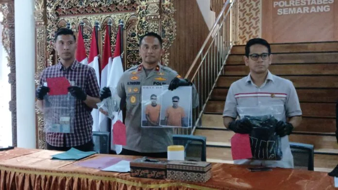 Konferensi pers di Mapolrestabes Semarang, kasus begal menyayat seorang perempuan hingga akibatkan 17 jahitan. (Foto:Ist)