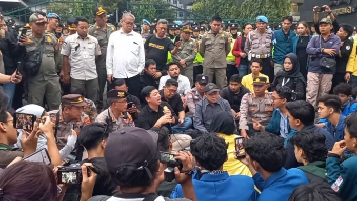 Demo mahasiswa di Semarang, suarakan kasus penyiraman air keras terhadap Andrie Yunus, Kamis (9/4/2026). (Foto:Kamal)