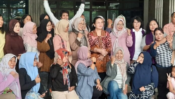 40 kontingen dari Koalisi Perempuan Indonesia (KPI) Kota Semarang telah dilepas menuju Jakarta oleh Wali Kota Semarang, Agustina Wilujeng. (Foto : Dok JN)