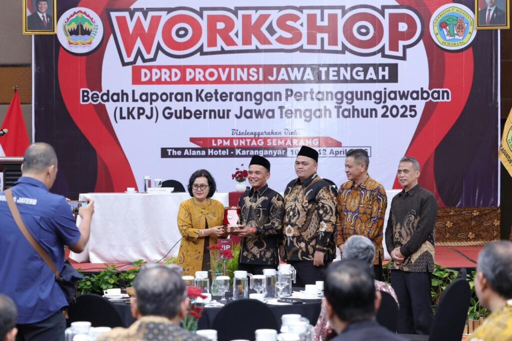 Ketua DPRD Jawa Tengah Sumanto saat pembukaan workshop peningkatan kapasitas anggota DPRD Jawa Tengah bertema bedah LKPJ 2025 di Surakarta, Jumat, 10 April 2026. (Foto : Dok DPRD Jateng)