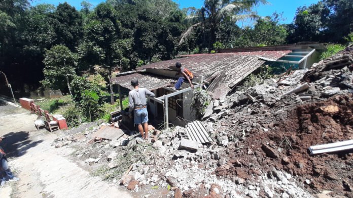 Longsor tanggul di Gunungpati Semarang dilaporkan telah terjadi pada Minggu, 12 April 2026 sekitar pukul 13.00 WIB. (Foto : Dok JN)
