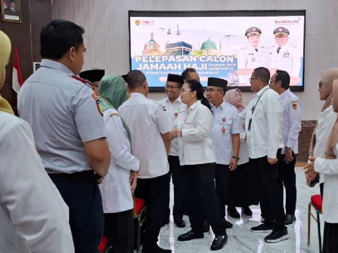 Wali Kota Semarang Agustina Wilujeng melepas ASN berangkat ke tanah suci. (Foto : Dok JN)