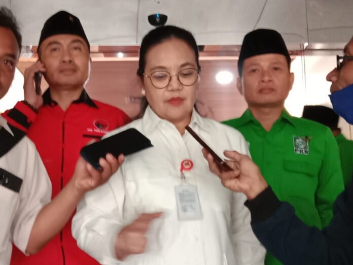 Wali Kota Semarang Agustina Wilujeng saat menyampaikan keterangan kepada wartawan. (Foto : Dok JN)