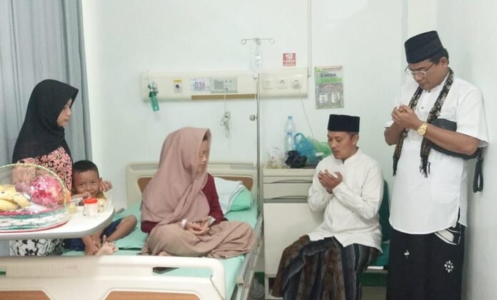 Santri yang diduga mengalami keracunan makanan dalam program Makan Bergizi Gratis (MBG) masih menjalani perawatan di RSUD Sultan Fatah Karangawen, Kabupaten Demak. (Foto : Sam)