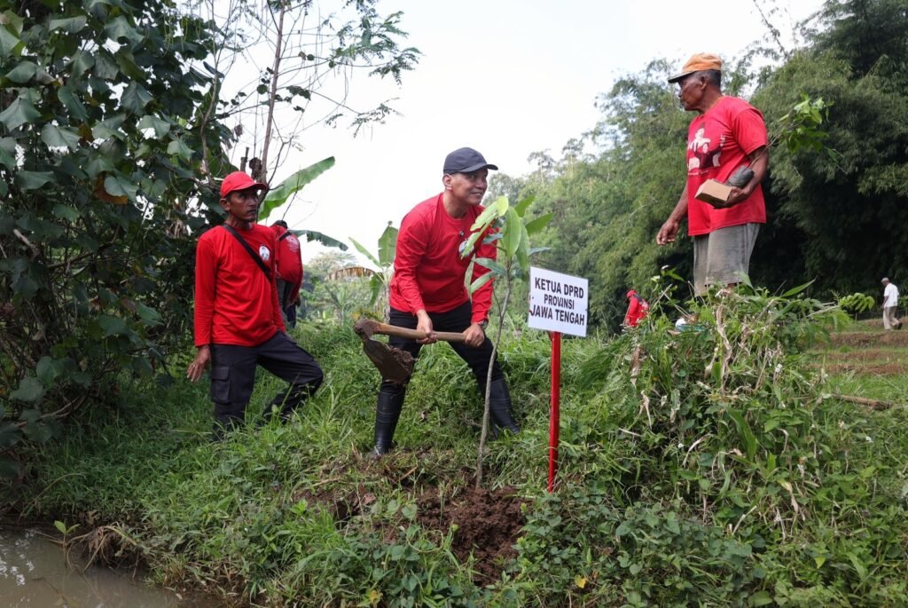 Ketua DPRD Jateng Sumanto berkunjung ke Desa Kwadungan, Kecamatan Kerjo, Kabupaten Karanganyar. (Foto : Dok DPRD Jateng)