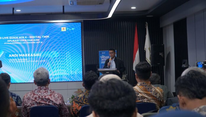 General Manager PLN UIK Tanjung Jati B, Andi Makkasau, menyampaikan sambutan pada kegiatan Go Live Digital Twin Quick Win 4 di Ruang Kartini, Gedung Utama PLN UIK Tanjung Jati B, Jepara, Selasa (21/4), sebagai wujud komitmen perusahaan dalam mendorong transformasi digital pembangkit bertepatan dengan peringatan Hari Kartini. (Foto : Dok PLN)
