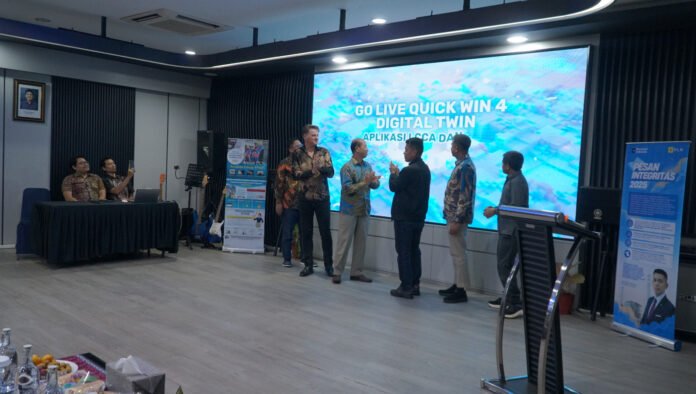 Seremoni Go Live Digital Twin Quick Win 4 yang menghadirkan aplikasi Life Cycle Cost Analysis (LCCA) di Jepara, Selasa (21/4), sebagai langkah nyata optimalisasi efisiensi pembangkit berbasis data dalam momentum peringatan Hari Kartini. (Foto : Dok PLN)