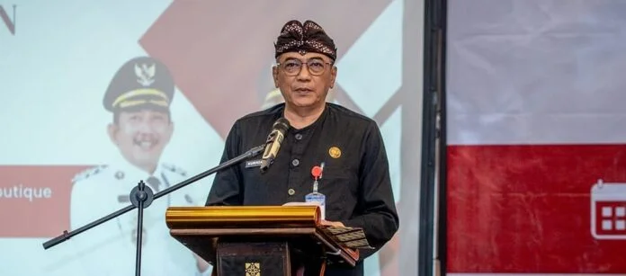 Sekda Karanganyar Kurniadi Maulato saat membuka pembinaan Pos Bantuan Hukum. (Foto : Istimewa)