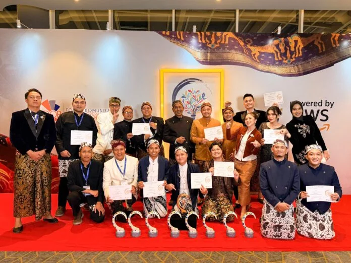 Tim Bank Jateng berfoto bersama usai mengikuti ajang Indonesia Operations Banking Summit (IOBS) 2026 di Jakarta, yang berhasil meraih 8 Diamond Award dan 1 Gold Award di Swiss Hotel PIK Avenue Jakarta. (Foto : Dok Bank Jateng)