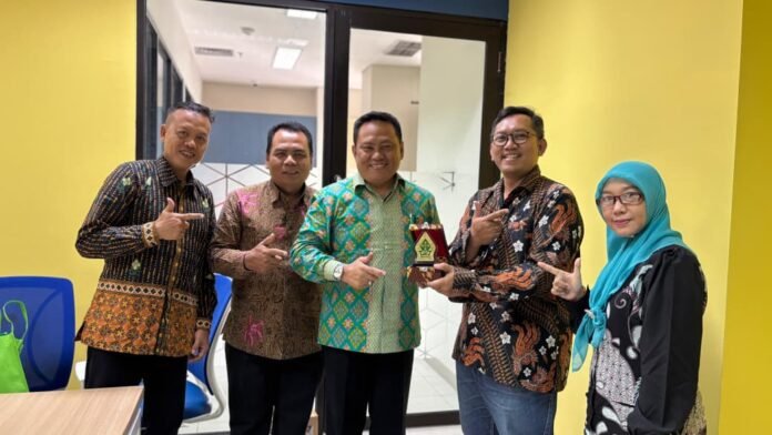 Lembaga Sertifikasi Profesi (LSP) UIN Walisongo melakukan kunjungan ke Universitas Indonesia (UI) yang berlangsung di Gedung Vokasi UI, Selasa (28/4/2026). (Foto : Dok UIN Walisongo)