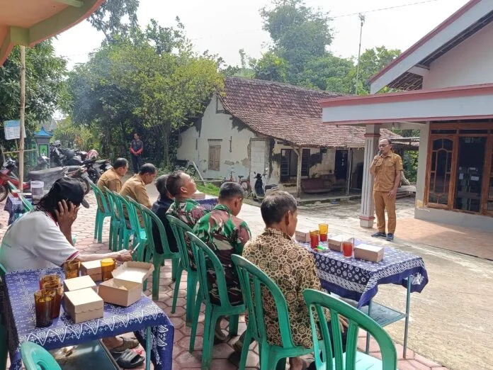 Kepala Desa Pelemgadung, Bekti Priyo Sambodo,ST, menyampaikan apresiasi dan ucapan terima kasih kepada TNI khususnya Kodim 0725/Sragen. (Foto : Dok TMMD Sragen)