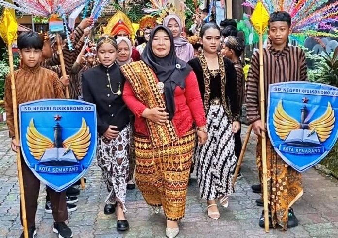 Pawai SDN Gisikdrono 02 Kota dalam rangka Hari Katini
