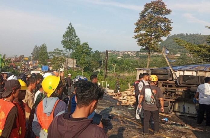 Kecelakaan Truk di Parakan Wonosobo