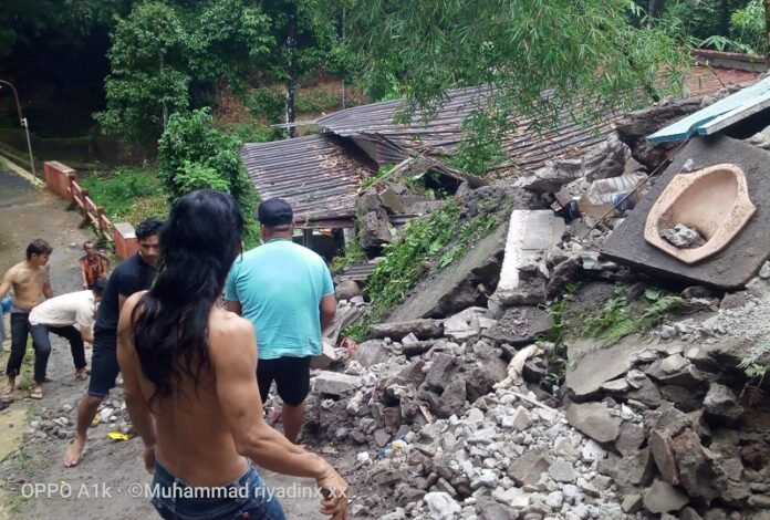 Longsor Gunungpati Semarang