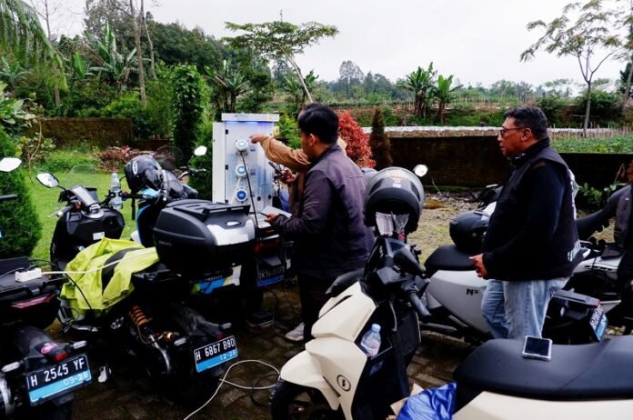 PLN Salatiga beri layanan go charger