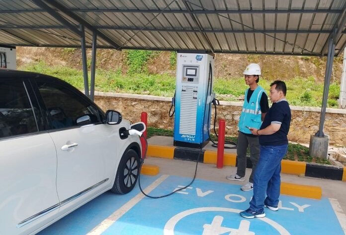 PLN Salatiga beri pelayanan SPKLU