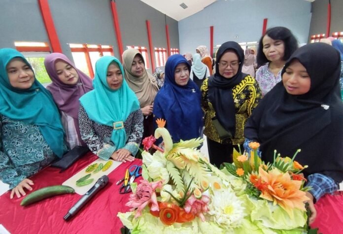 Pelatihan Garnish Kelurahan Sumurrejo