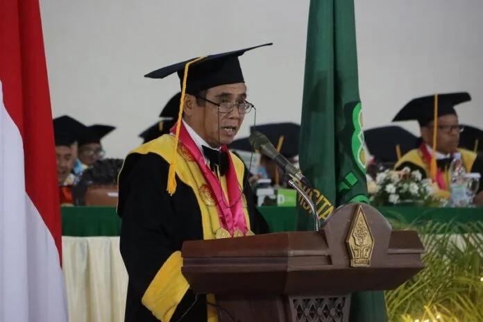 Rektor UIN Prof Musahadi saat memberikan orasi