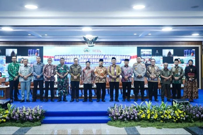 Wakil Gubernur Jateng Taj Yasin Maimoen dan Sekda Jateng Sumarno ketika Musrenbang di Gedung Gradika Bhakti Praja, Semarang,