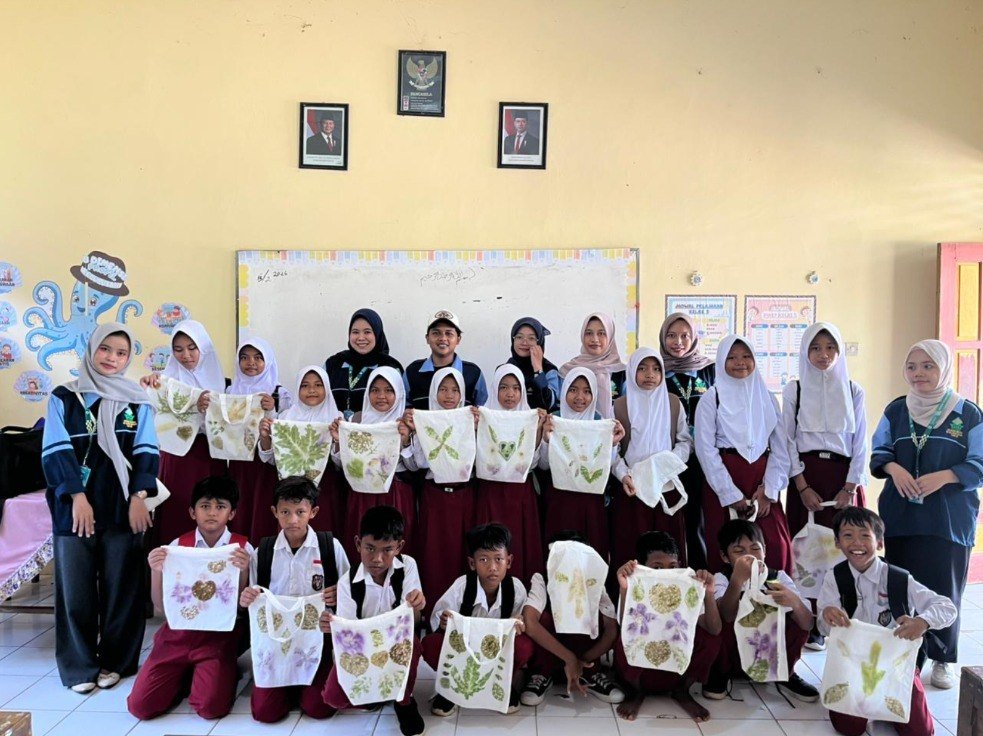 KKN UIN Walisongo gelar ecoprint Ecoprint KKN UIN Walisongo