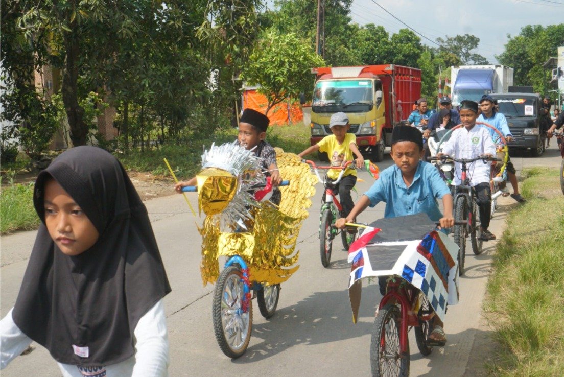 Festical sepeda KKN UIN WS meriahkan karnaval sepeda