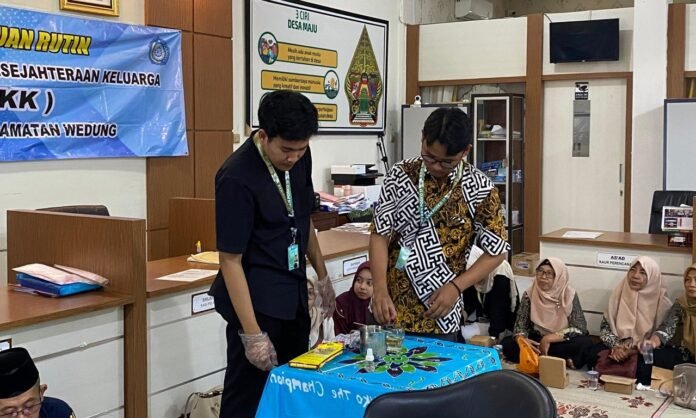 KKN UIN WS gelar pelatihan pembuatan lilin