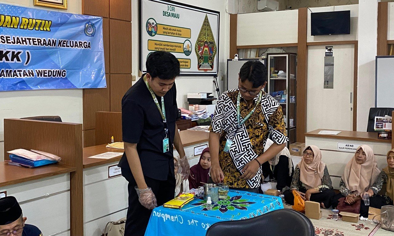 KKN UIN WS gelar pelatihan pembuatan lilin KKN UIN WS gelar pelatihan pembuatan lilin
