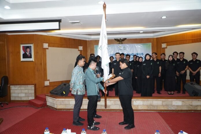 Himpunan Pengusaha Muda Indonesia Perguruan Tinggi (HIPMI PT) UIN Walisongo secara resmi melantik jajaran pengurus baru periode 2025-2028 di Gedung Badan Kesbangpol Jawa Tengah, Semarang, Minggu (10/5/2026).