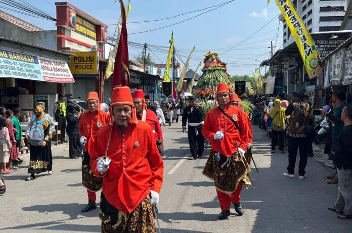 Prosesi ada Abon-abon digelar sebagai bagian penting dalam rangkaian Grebeg Besar Demak 2026.