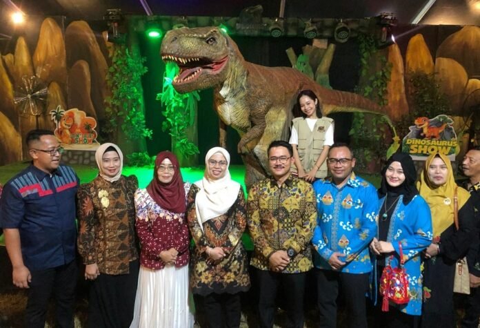 Gregeb Besar Demak wahana baru Dinosaurus