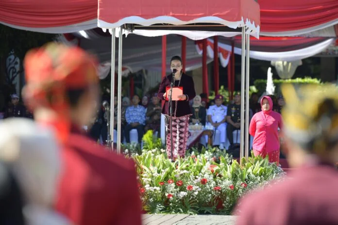 Wali Kota Semarang, Agustina Wilujeng saat memberikan amanat dalam upacara peringatan Hari Jadi ke-479 Kota Semarang yang digelar di Halaman Balai Kota, Sabtu (2/5/2026). (Foto : Dok Pemkot Semarang)