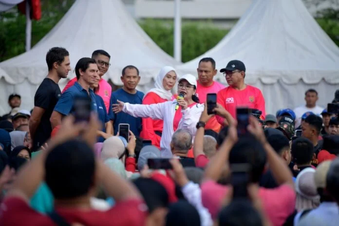Wali Kota Semarang Agustina saat menghadiri Mlaku Bareng
