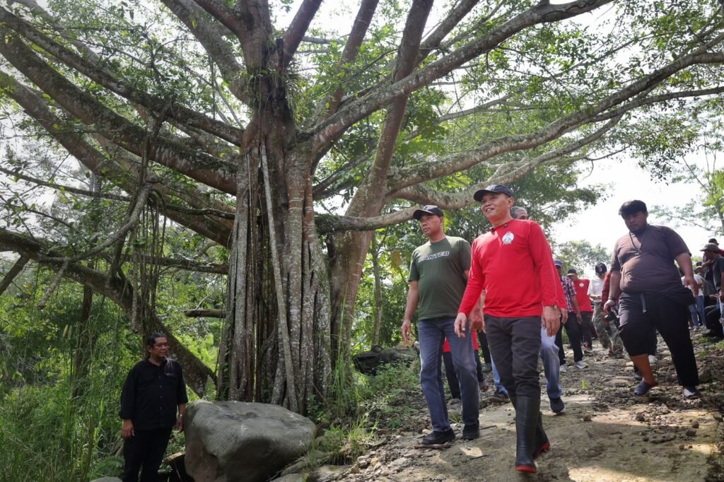 Ketua DPRD Jateng Sumanto saat melakukan pelestarian lingkungan belum lama ini. (Foto : Dok DPRD Jateng)