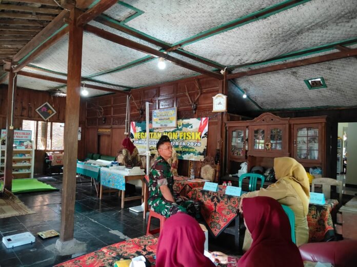 Satuan Tugas (Satgas) TMMD Reguler ke-128 Kodim 0725/Sragen melakukan optimalisasi Pelayanan Posyandu yang digelar di Posyandu Mekarsari, Dukuh Katukan, Desa Puro, Kecamatan Karangmalang, Selasa (05/05/2026). (Foto : Dok Pendim Sragen)