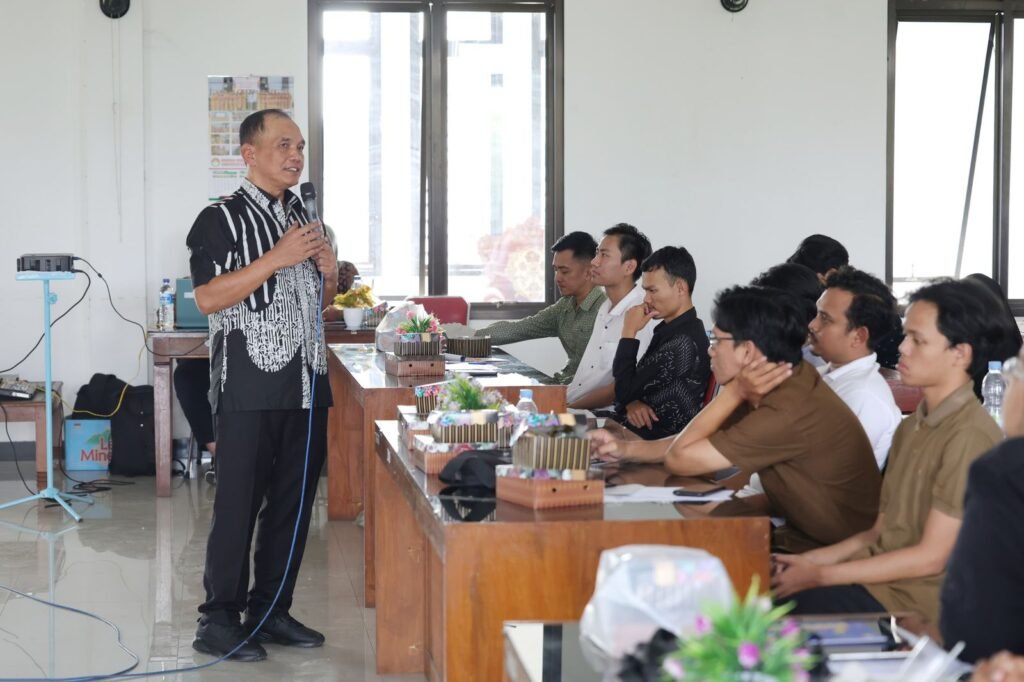 Ketua DPRD Jateng Sumanto saat mengisi acara "Peningkatan Kewaspadaan dan Deteksi Dini Bagi Pemuda dan Pelajar Terhadap Potensi Terorisme dan Radikalisme" di Kabupaten Karanganyar, belum lama ini. (Foto : Dok DPRD Jateng)
