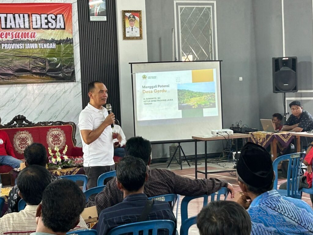 Ketua DPRD Jateng Sumanto saat menggelar Temu Tani di Desa Gerdu, belum lama ini. (Foto : Dok DPRD Jateng)