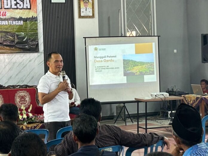 Ketua DPRD Jateng Sumanto saat menggelar Temu Tani di Desa Gerdu, belum lama ini. (Foto : Dok DPRD Jateng)
