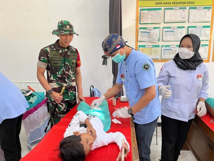 Satgas TMMD Reguler ke 128 Kodim 0725/Sragen juga menyelenggarakan khitanan massal. (Foto : Dok TMMD Sragen)